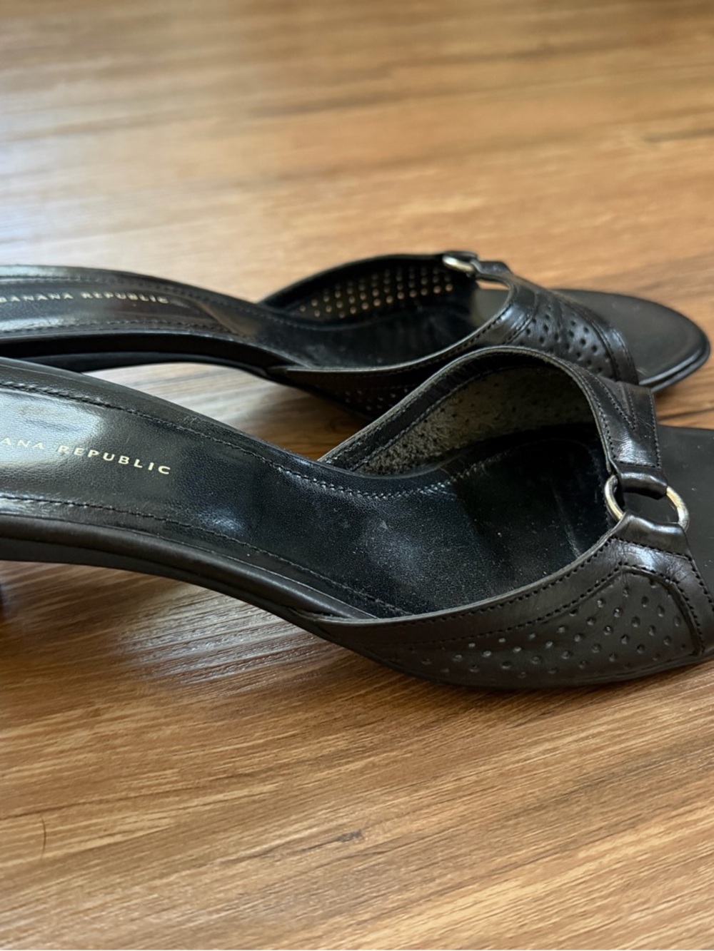Vintage Banana Republic Black Leather Open-Toe Kitten Heel Mule kitten heels - Picture 5 of 9